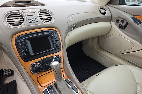 Mercedes-Benz SL500 30 of 30