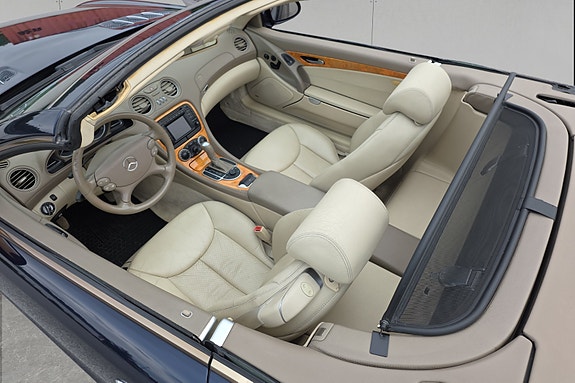 Mercedes-Benz SL500 26 of 30