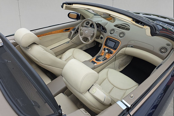 Mercedes-Benz SL500 25 of 30