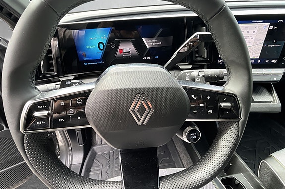 Renault Megane E-Tech 12 of 17