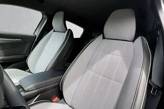 Renault Megane E-Tech 11 of 17