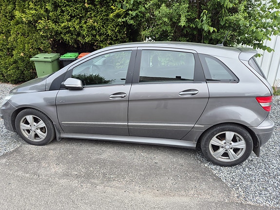 Mercedes-Benz B180 6 of 7