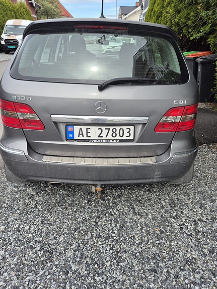 Mercedes-Benz B180 5 of 5