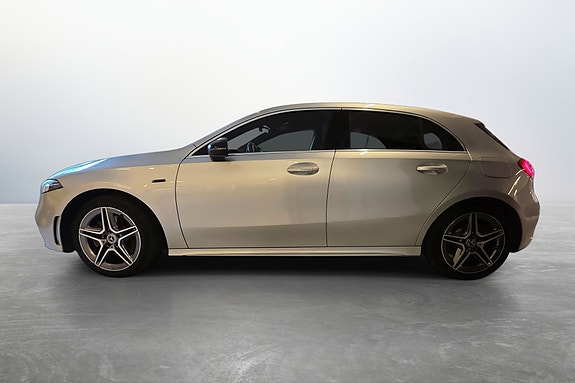 Mercedes-Benz A250 e 8 of 22