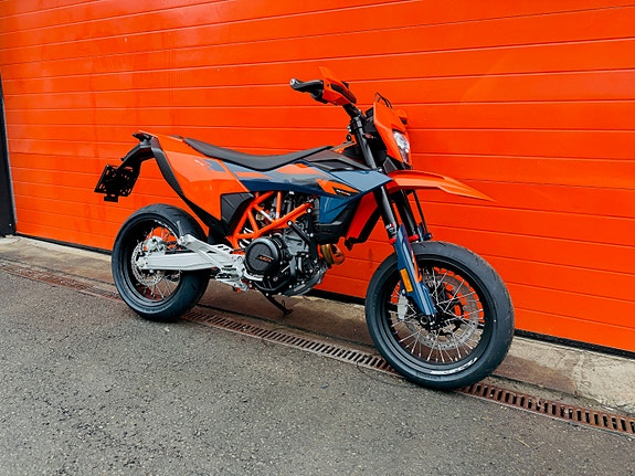 KTM 690 SMC-R 2 of 5