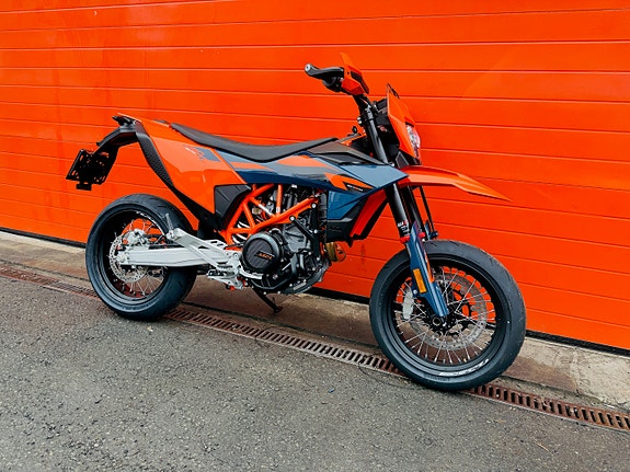 KTM 690 SMC-R 3 of 5