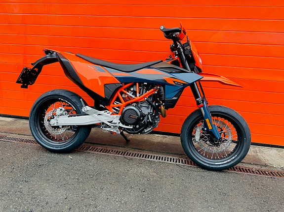 KTM 690 SMC-R 4 of 5