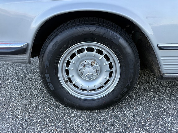Mercedes-Benz 450 SL 26 of 29