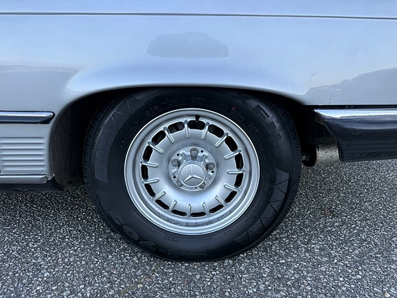Mercedes-Benz 450 SL 27 of 29