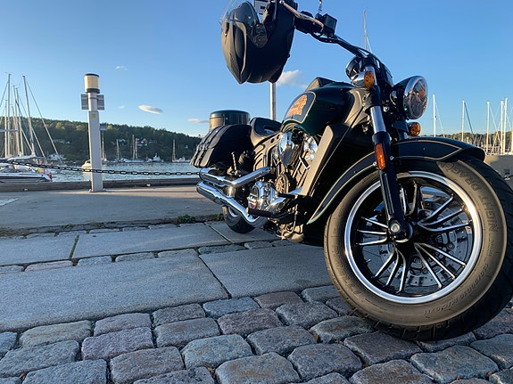 INDIAN Scout Metallic Jade/Thunder Black 3 of 5