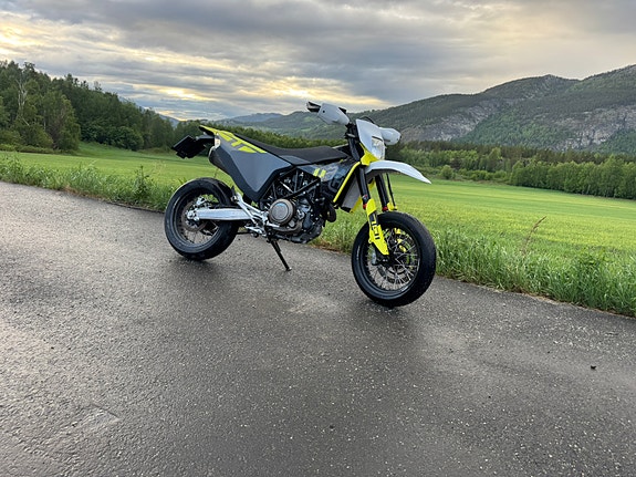 Husqvarna 701 Supermoto 2 of 5