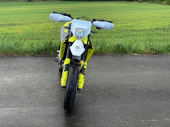 Husqvarna 701 Supermoto 5 of 5