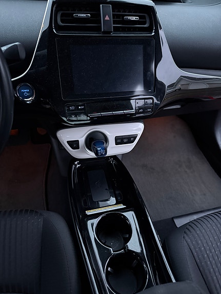 Toyota Prius Plug-in Hybrid 10 of 22