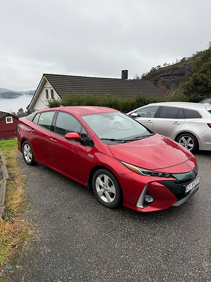 Toyota Prius Plug-in Hybrid 3 of 22