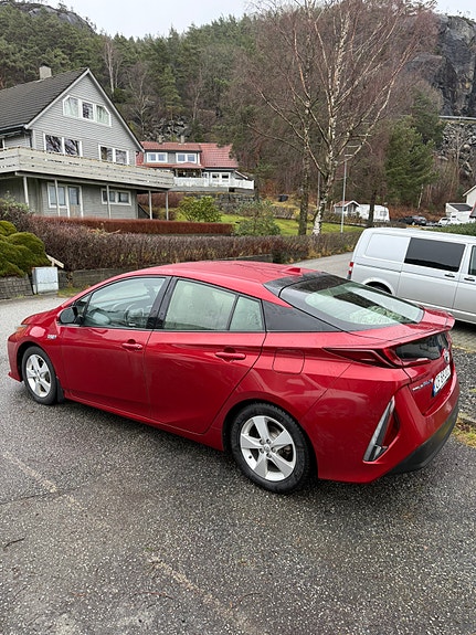 Toyota Prius Plug-in Hybrid 6 of 22