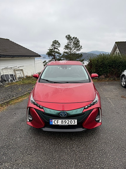 Toyota Prius Plug-in Hybrid 2 of 22
