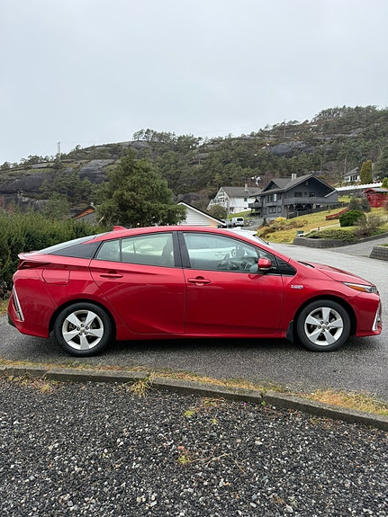 Toyota Prius Plug-in Hybrid 4 of 22