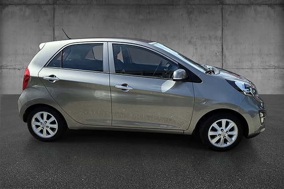Kia Picanto 2 of 5