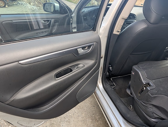 Volvo V70 9 of 12