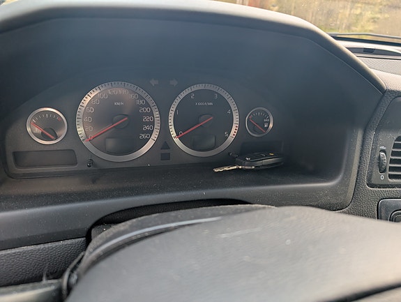 Volvo V70 6 of 12