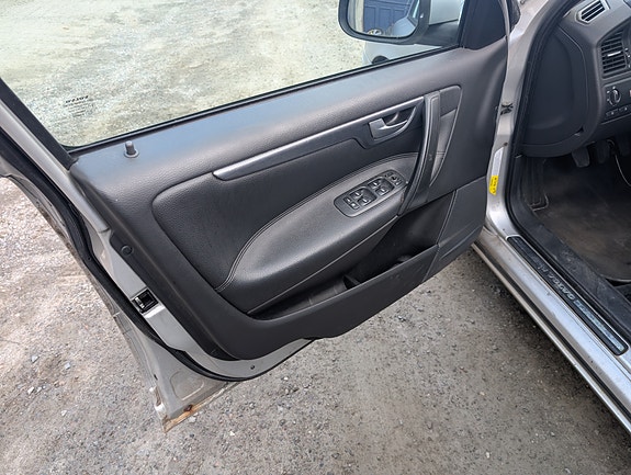 Volvo V70 8 of 12