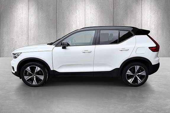 Volvo XC40 4 of 5