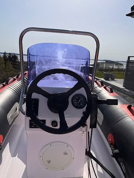 2019 Smart Rib 330 2 of 5