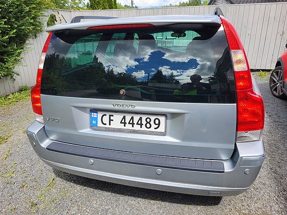 Volvo V70 2 of 18