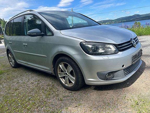 Volkswagen Touran 2 of 24