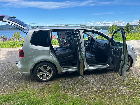 Volkswagen Touran 10 of 24