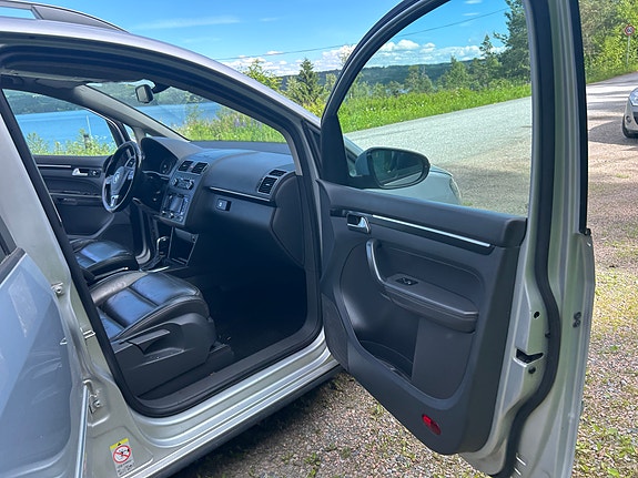 Volkswagen Touran 11 of 24