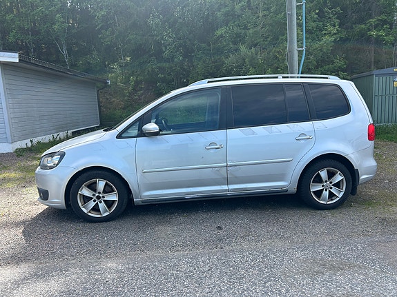 Volkswagen Touran 9 of 24