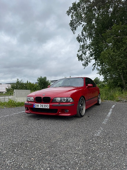 BMW M5 2 of 5