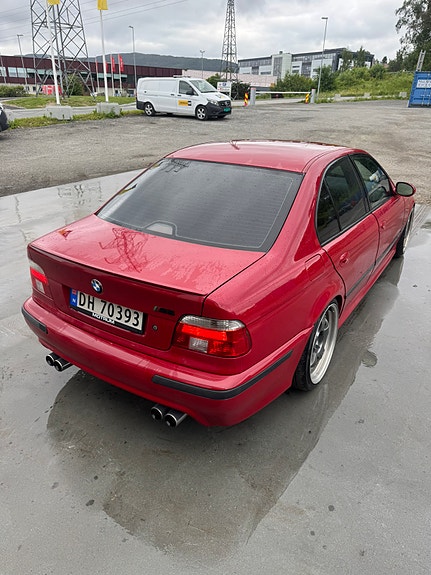 BMW M5 3 of 5