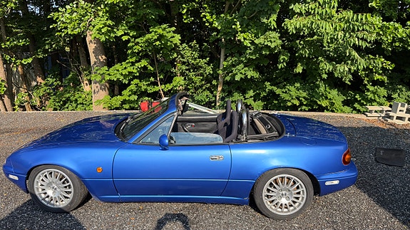 Mazda MX-5 4 of 5