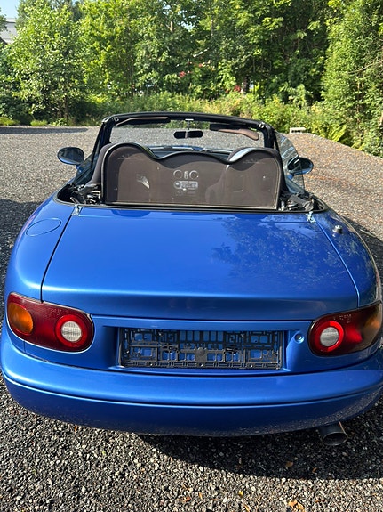 Mazda MX-5 2 of 5