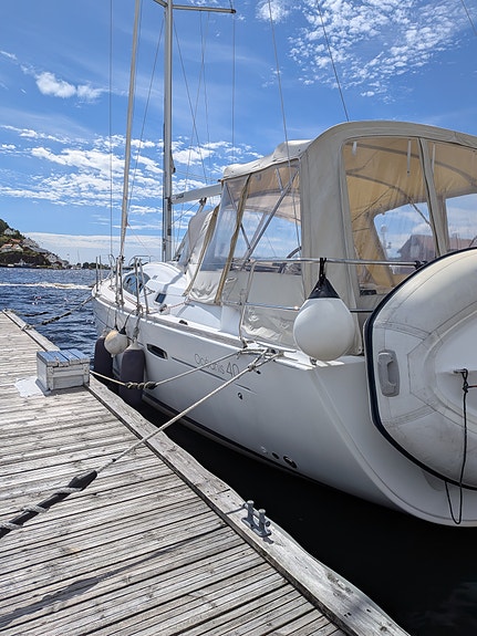 Beneteau Oceanic 40 2 of 5