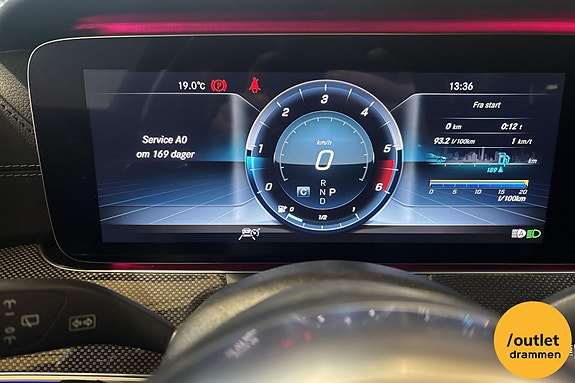 Mercedes-Benz E220 11 of 26