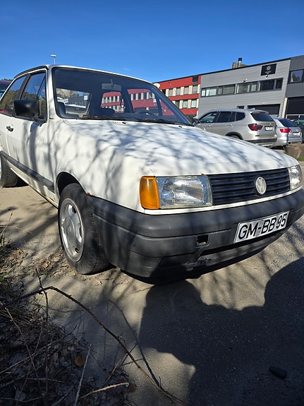 Volkswagen Polo 2 of 8