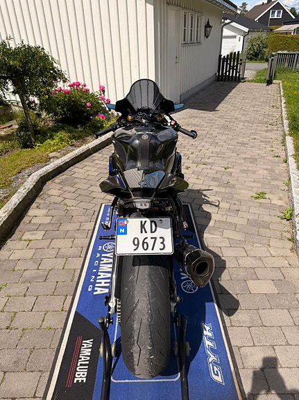 Yamaha YZF-R1 4 of 11