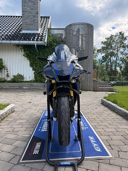 Yamaha YZF-R1 9 of 11