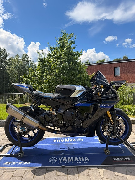 Yamaha YZF-R1 7 of 11