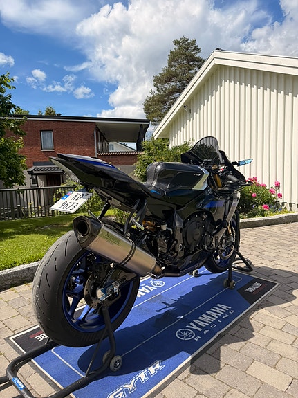 Yamaha YZF-R1 6 of 11