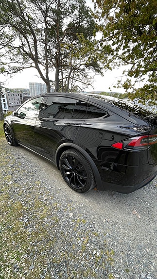 Tesla Model X 5 of 9