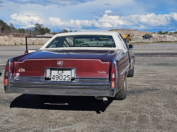 Cadillac Coupé DeVille 5 of 5