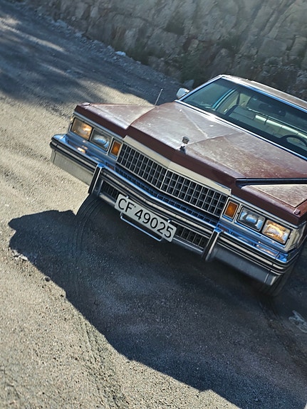 Cadillac Coupé DeVille 2 of 5