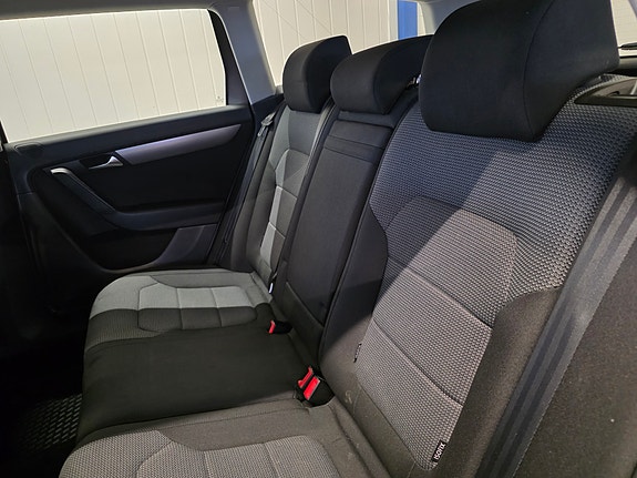 Volkswagen Passat 7 of 14