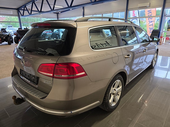 Volkswagen Passat 4 of 14