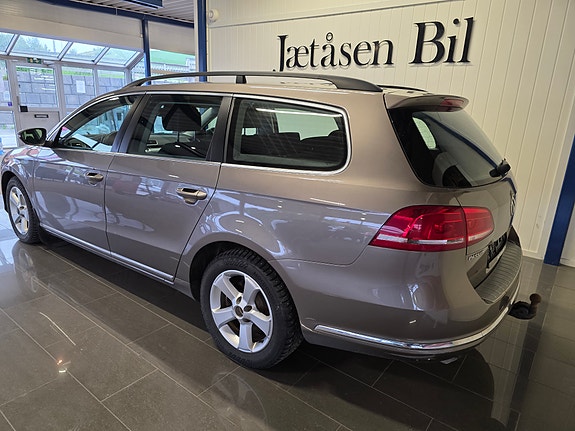 Volkswagen Passat 3 of 14