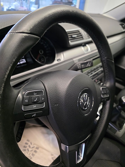 Volkswagen Passat 11 of 14
